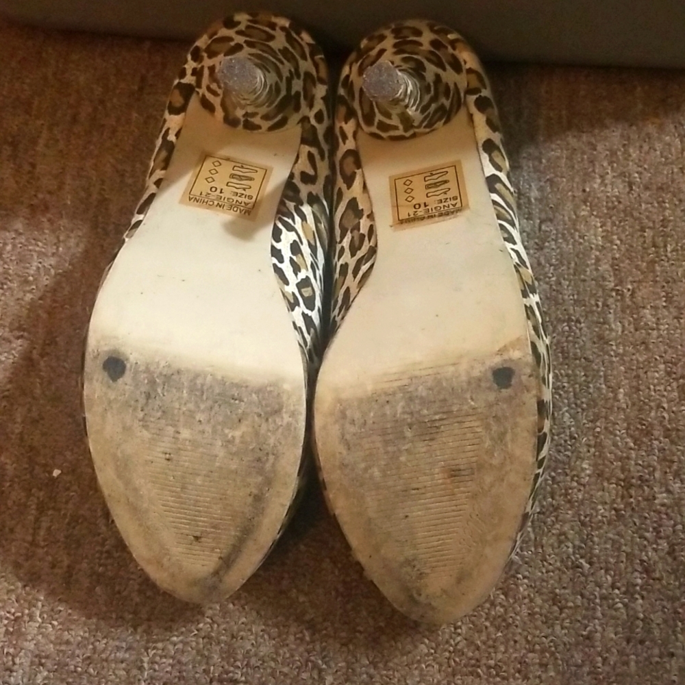 Leopard Platform Heels - Picture 6 of 9